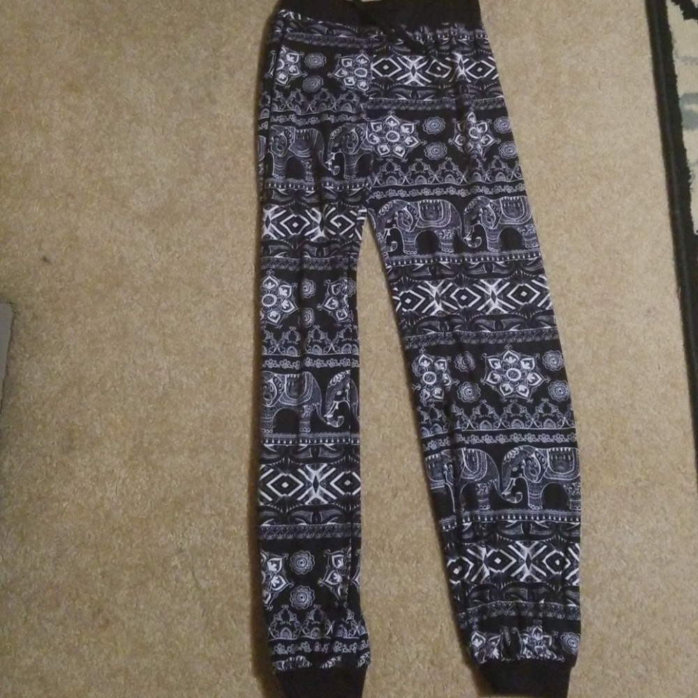 Baggy leggings.
